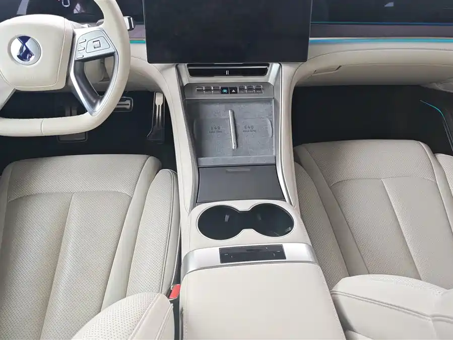 Used Denza Z9 2024 1100km four-wheel drive Ultra version