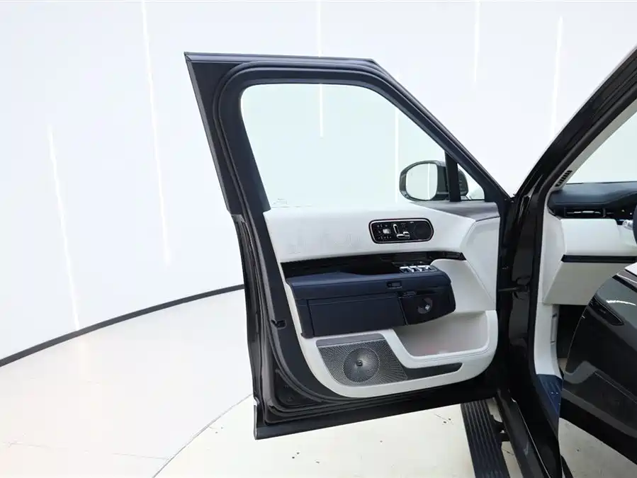 900x675_0_q87_c42_autohomecar__ChxpVmmuN5qAVeC-AAEVlg5b8Dw278.jpg.webp Used Zeekr 9X 2025 Hyper Edition 70kWh