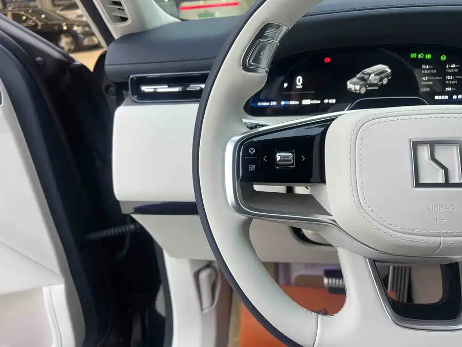 900x675_0_q87_c42_autohomecar__ChxpVmmuiIqAHzlAAAOnSxZxN6Y946.jpg.webp Used Zeekr 9X 2025 Hyper Edition 70kWh