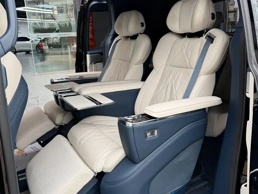 900x675_0_q87_c42_autohomecar__ChxpVmmuiViAMeW-AAOGbkEa0os591.jpg.webp Used Zeekr 009 2024 six-seat executive version four-wheel drive 108kWh