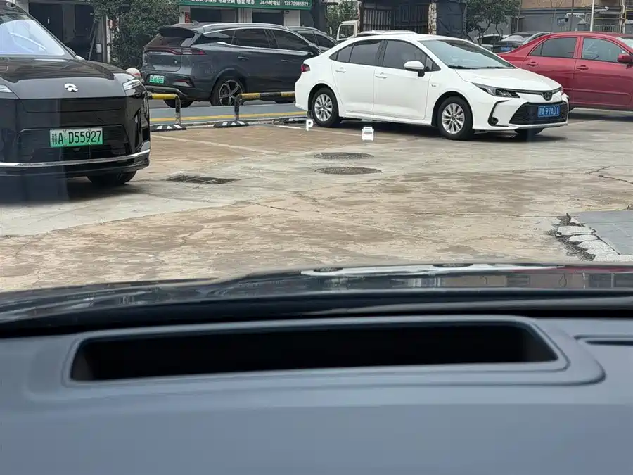 900x675_0_q87_c42_autohomecar__ChxpVmmuiVqAGtDjAAH8_NppAZg516.jpg.webp Used Zeekr 009 2024 six-seat executive version four-wheel drive 108kWh