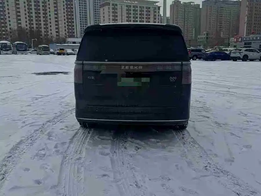 900x675_0_q87_c42_autohomecar__ChxpVmmvfd2ABWTEAAIve5-Ko8A341.jpg.webp Used Zeekr 009 2024 seven-seat aisle version four-wheel drive 108kWh