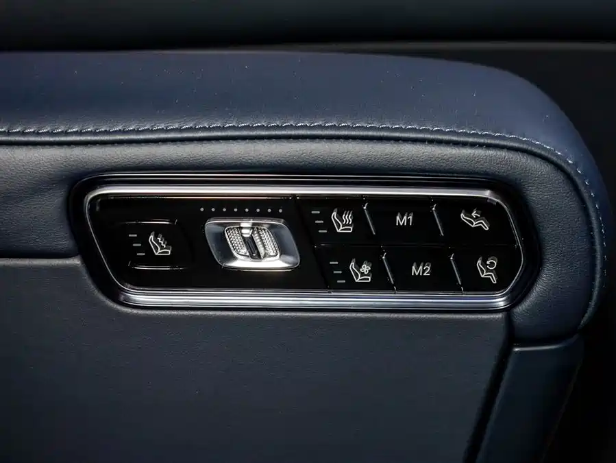 900x675_0_q87_c42_autohomecar__ChxpVmmw4OaAWBIZAAF0svR8gpk694.jpg.webp Used Zeekr 9X 2025 Yao Black Edition 70kWh