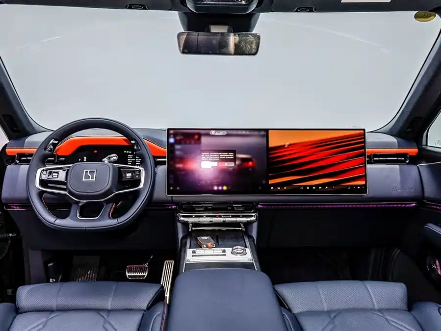 900x675_0_q87_c42_autohomecar__ChxpVmmw4OeAW2QQAAG05hyiw9U282.jpg.webp Used Zeekr 9X 2025 Yao Black Edition 70kWh