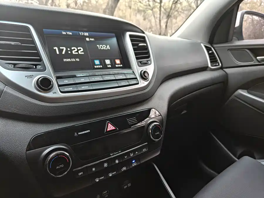 900x675_0_q87_c42_autohomecar__ChxpVmmwJy6AFavXAAV8gNlG28I603.jpg.webp Used Hyundai Tucson 2015 1.6T dual-clutch two-wheel drive intelligent model