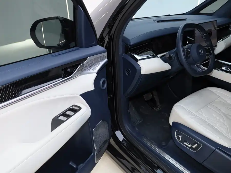 900x675_0_q87_c42_autohomecar__ChxpVmmwM4iAV0F_AAeRP3hMxs0999.jpg.webp Used Zeekr 009 2024 seven-seat aisle version four-wheel drive 108kWh