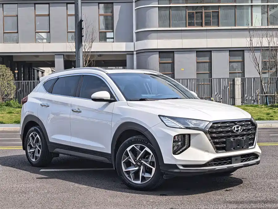 900x675_0_q87_c42_autohomecar__ChxpVmmxEs-AeU1AAAnlWmRkQ6E241.jpg.webp Used Hyundai Tucson 2020 280TGDi 2WD GLS Smart Connected Edition National VI