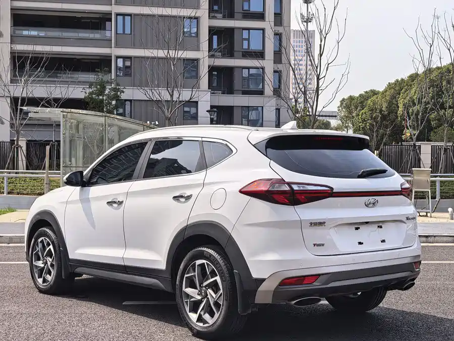 900x675_0_q87_c42_autohomecar__ChxpVmmxEtCALI3iAAmT3b7EAOw189.jpg.webp Used Hyundai Tucson 2020 280TGDi 2WD GLS Smart Connected Edition National VI