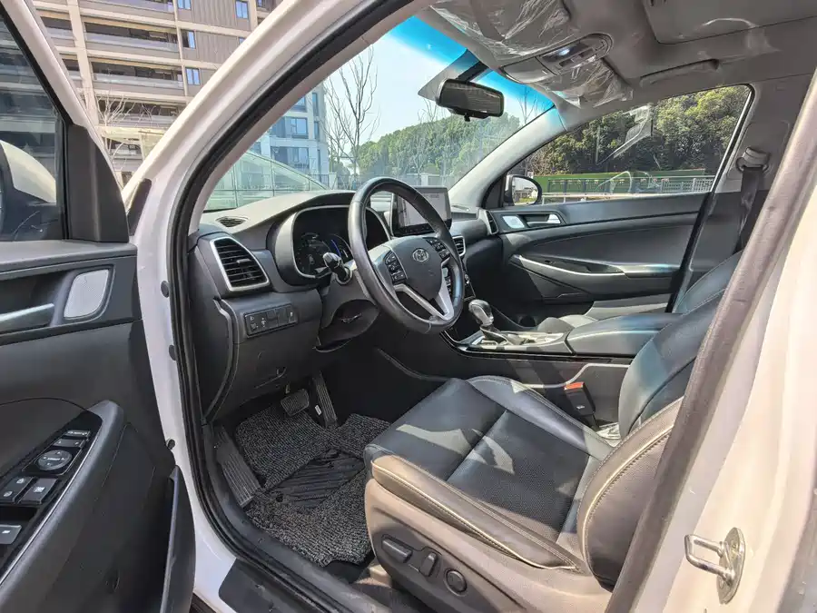 900x675_0_q87_c42_autohomecar__ChxpVmmxEtKAVQnjAAdBH9FZSz8266.jpg.webp Used Hyundai Tucson 2020 280TGDi 2WD GLS Smart Connected Edition National VI