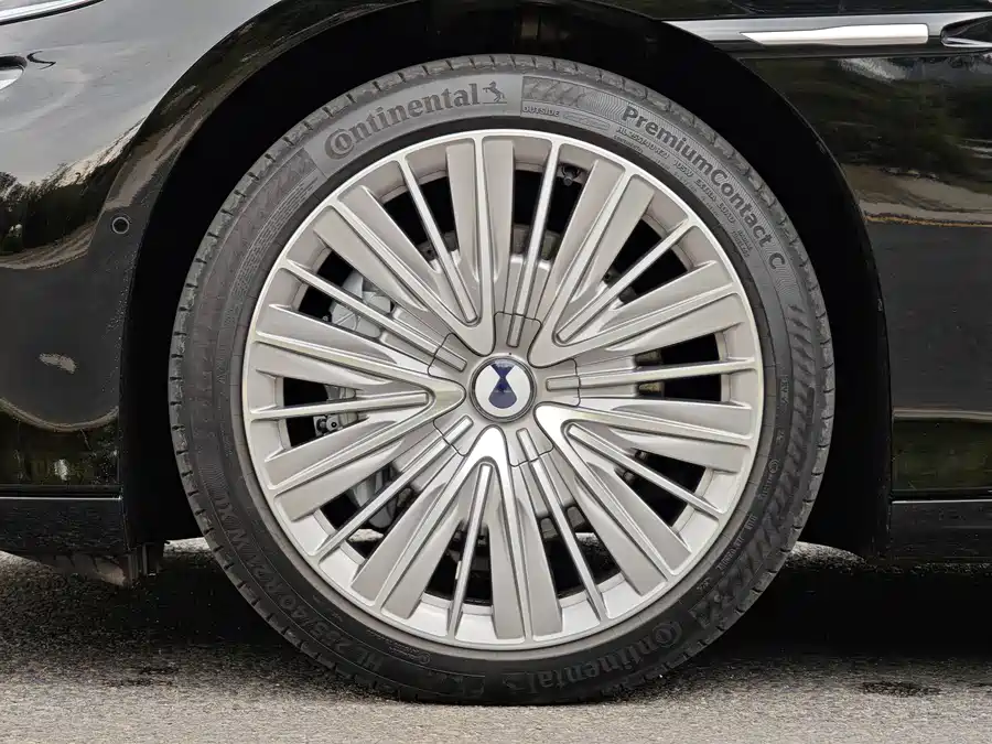 900x675_0_q87_c42_autohomecar__ChxpVmmxF8OAaNHgAAd2Dk8WZ3Q663.jpg.webp Used Denza Z9 2024 1100km four-wheel drive Ultra version
