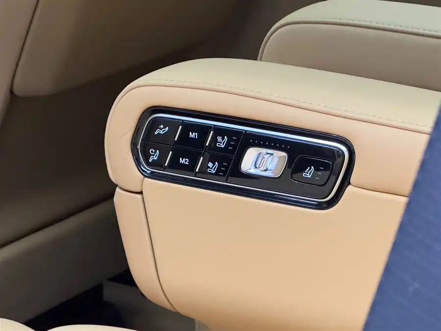 900x675_0_q87_c42_autohomecar__ChxpVmmxJjaAEng2AAEsgbs3WNA310.jpg.webp Used Zeekr 9X 2025 Hyper Edition 70kWh