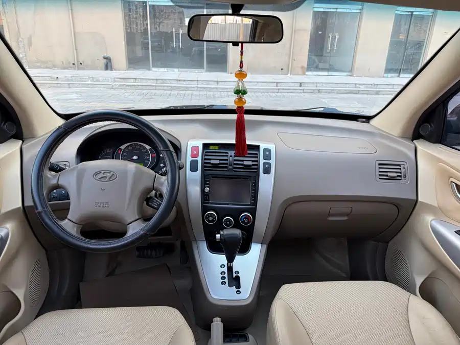 Used Hyundai Tucson 2013 2.0L automatic two-wheel drive comfort model