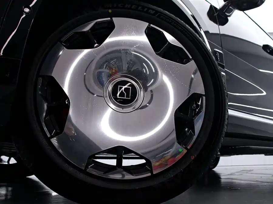 900x675_0_q87_c42_autohomecar__ChxpVmmybuSABt4AAAGGWx3BI0E509.jpg.webp Used Zeekr 9X 2025 Hyper Edition 70kWh