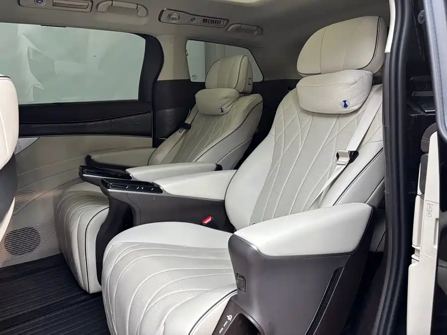 900x675_0_q87_c42_autohomecar__ChxpVmmymFyAdxrxAAeUkFuqE1A136.jpg.webp Used Denza D9 2024 DM-i 1050 Exclusive Type