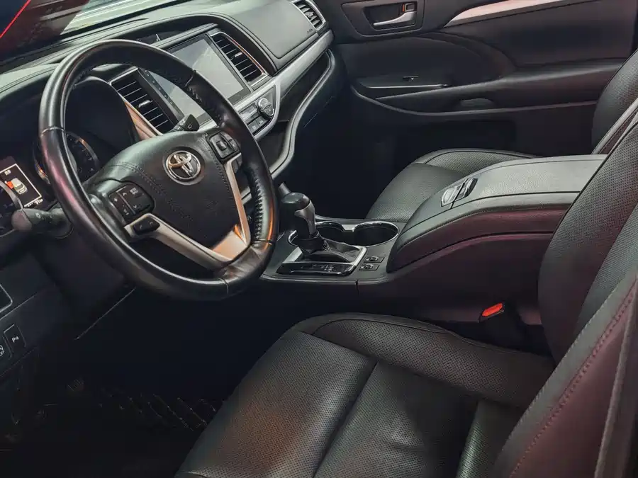 900x675_0_q87_c42_autohomecar__ChxpVmmz0j6AMIH0AA2ei6GBks8945.jpg.webp Used Toyota Highlander 2018 2.0T four-wheel drive luxury version 7 seats National V