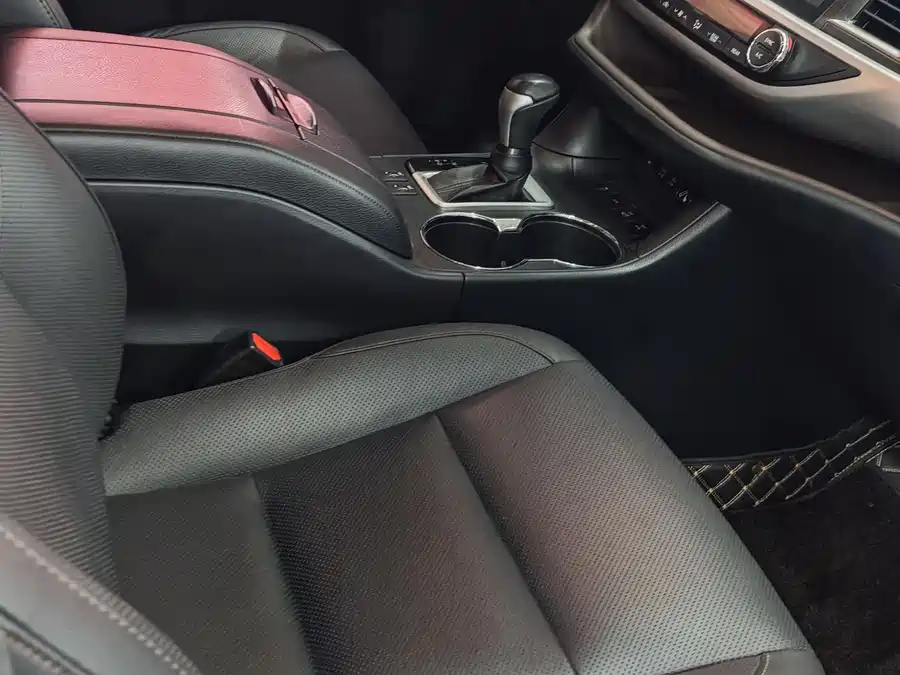 900x675_0_q87_c42_autohomecar__ChxpVmmz0kCASxfDAA2_-kaJpSQ045.jpg.webp Used Toyota Highlander 2018 2.0T four-wheel drive luxury version 7 seats National V