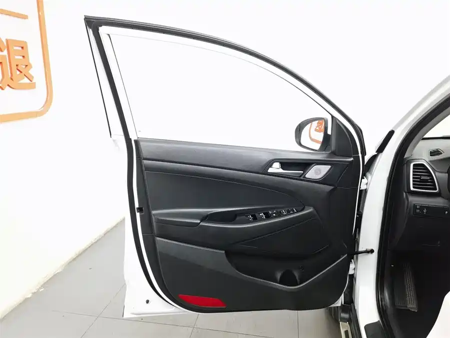 900x675_0_q87_c42_autohomecar__ChxpVmmz3daAY535AAEvd-AgPnA370.jpg.webp Used Hyundai Tucson 2019 280TGDi dual-clutch two-wheel drive fashion version National V