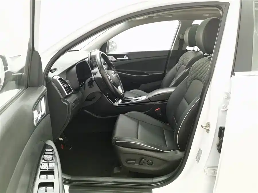 900x675_0_q87_c42_autohomecar__ChxpVmmz3diAJvnfAAF0caiLlgE949.jpg.webp Used Hyundai Tucson 2019 280TGDi dual-clutch two-wheel drive fashion version National V