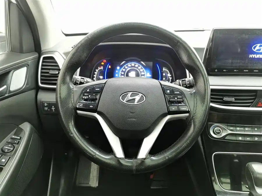 900x675_0_q87_c42_autohomecar__ChxpVmmz3diAdkXiAAHQS3iciVc842.jpg.webp Used Hyundai Tucson 2019 280TGDi dual-clutch two-wheel drive fashion version National V