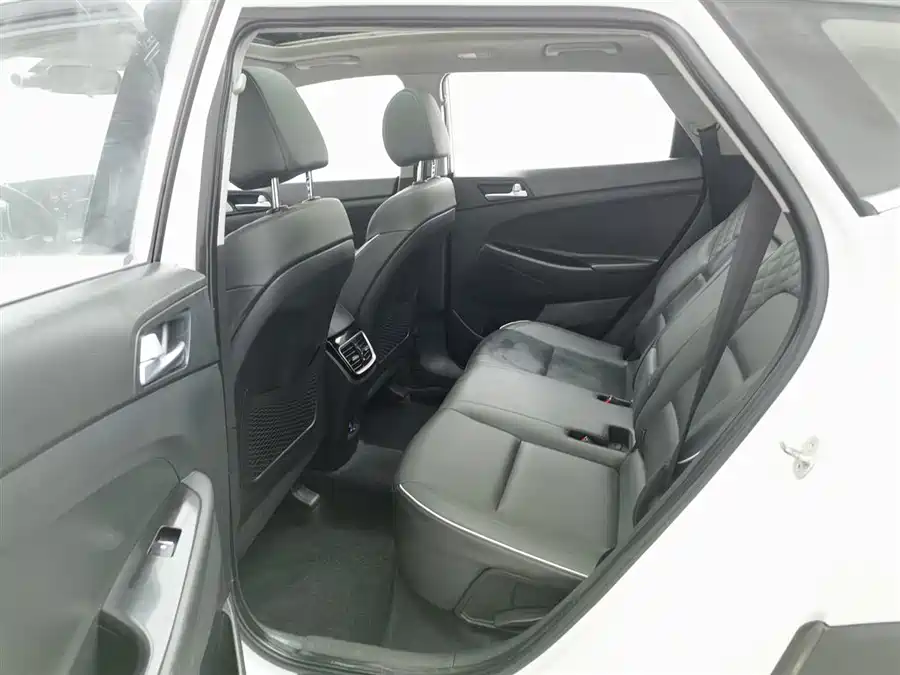 900x675_0_q87_c42_autohomecar__ChxpVmmz3dqALvhYAAFOgBDRQKI149.jpg.webp Used Hyundai Tucson 2019 280TGDi dual-clutch two-wheel drive fashion version National V