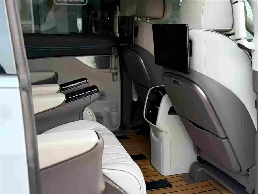 900x675_0_q87_c42_autohomecar__ChxpVmmzn_mAYxEvAAFamyzW9ug341.jpg.webp Used Denza D9 2022 DM-i 970 four-wheel drive flagship model