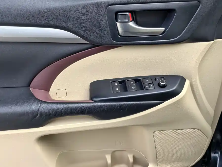 900x675_0_q87_c42_autohomecar__ChxpWGk1DbCAbM-hAAdXu9F10Us018.jpg.webp Used Toyota Highlander 2015 2.0T four-wheel drive luxury version 7 seats