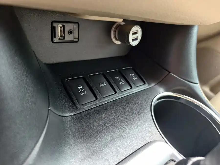 900x675_0_q87_c42_autohomecar__ChxpWGk1DbOARn5NAAW7GtnCqAw064.jpg.webp Used Toyota Highlander 2015 2.0T four-wheel drive luxury version 7 seats