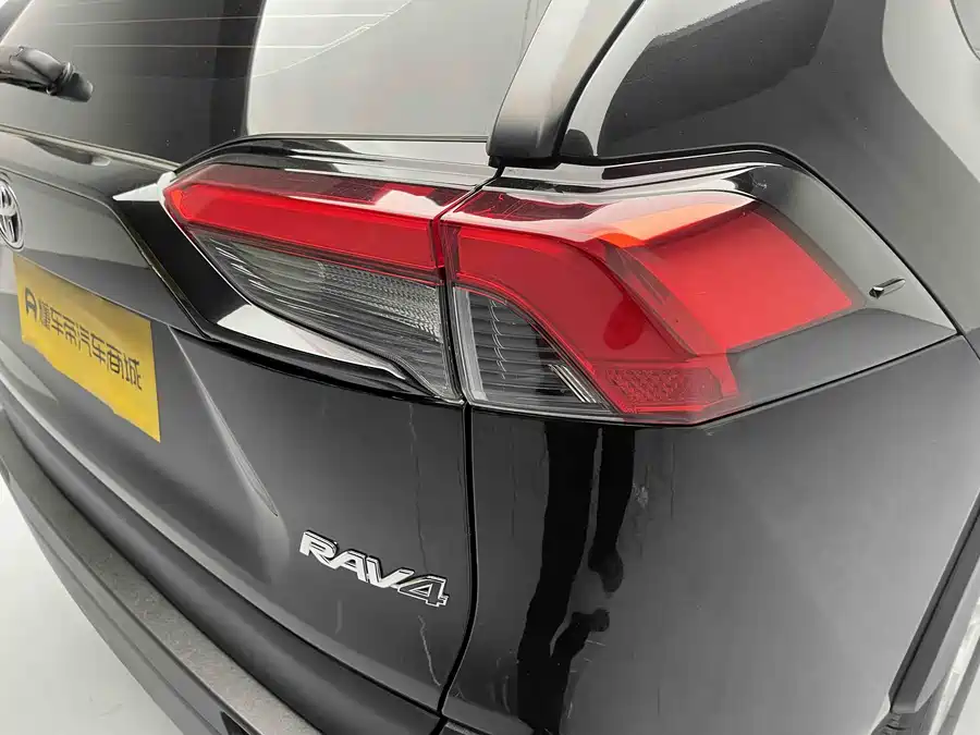 900x675_0_q87_c42_autohomecar__ChxpWGk27r-AVxXFAAQsNSQJklQ642.jpg.webp Used Toyota RAV4 Rongfang 2023 2.0L CVT two-wheel drive urban version