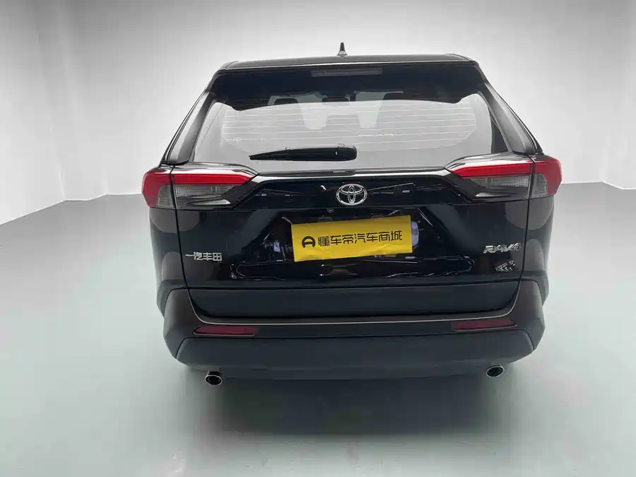 900x675_0_q87_c42_autohomecar__ChxpWGk27sOAb0QrAAKhJ6DRcKU482.jpg.webp Used Toyota RAV4 Rongfang 2023 2.0L CVT two-wheel drive urban version