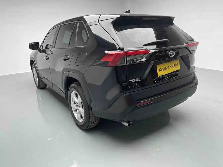 900x675_0_q87_c42_autohomecar__ChxpWGk27saAbbKcAAMD7z2dK-A387.jpg.webp Used Toyota RAV4 Rongfang 2023 2.0L CVT two-wheel drive urban version