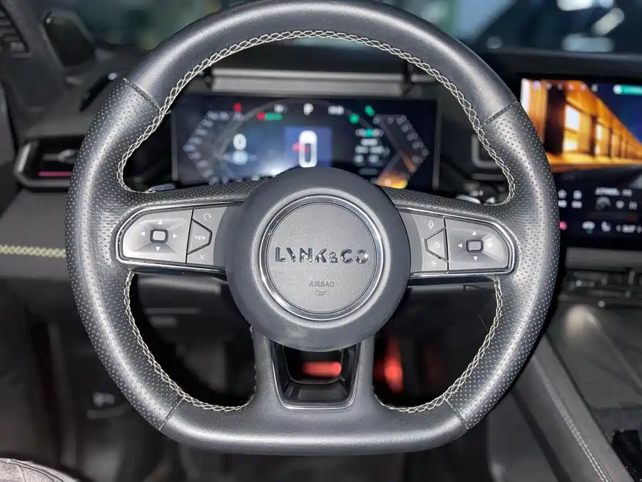 900x675_0_q87_c42_autohomecar__ChxpWGkfzs2AYSixAAkcT4unCi8241.jpg.webp Used Lynk & Co 03 2023 1.5TD DCT Pro