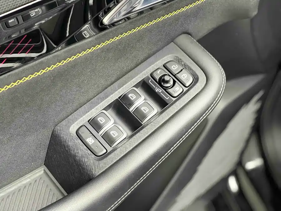 900x675_0_q87_c42_autohomecar__ChxpWGkfzsiAZ3R2AAnTIUWmftg943.jpg.webp Used Lynk & Co 03 2023 1.5TD DCT Pro