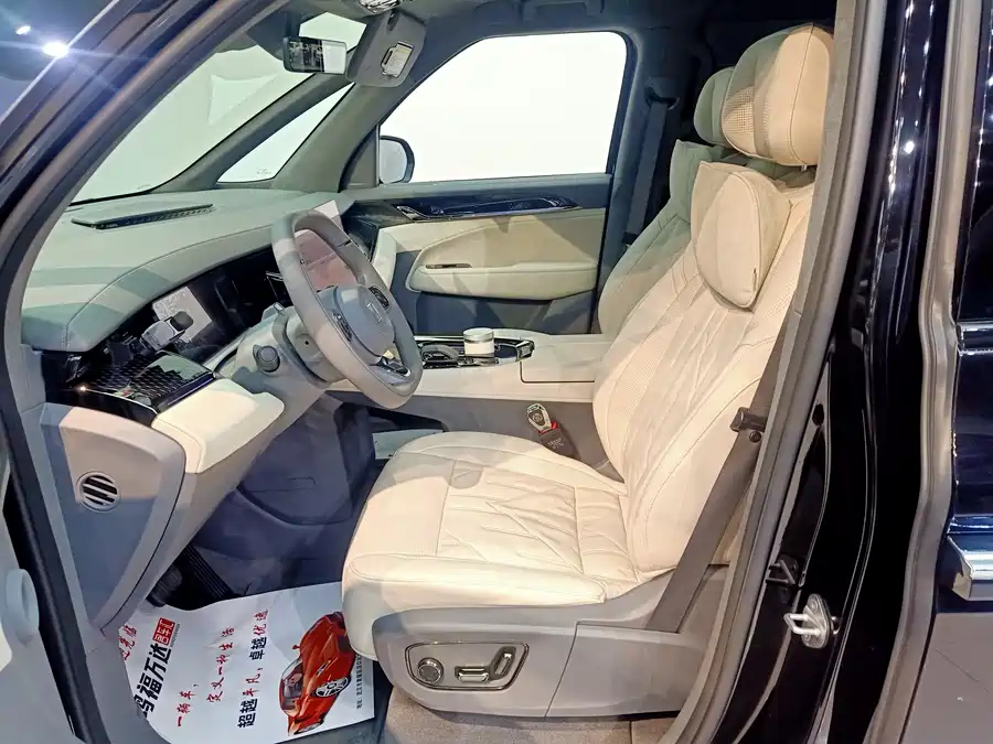900x675_0_q87_c42_autohomecar__ChxpWGkgIc6AOnSXAAkfUt87E5A782.jpg.webp Used Zeekr 009 2024 six-seat executive version four-wheel drive 108kWh