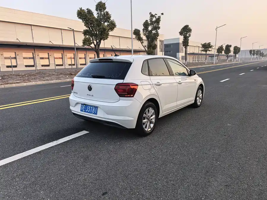 900x675_0_q87_c42_autohomecar__ChxpWGl0BaiAZpiBAAv6Gdtmgsc176.jpg.webp Used Volkswagen Polo 2021 Plus 1.5L Automatic Colorful Technology Edition