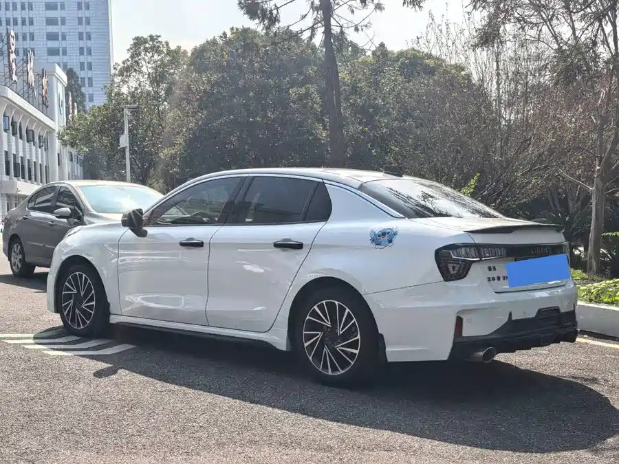 900x675_0_q87_c42_autohomecar__ChxpWGl0ZsGAa2cGAAPYimjBA3A203.jpg.webp Used Lynk & Co 03 2021 1.5TD DCT Plus