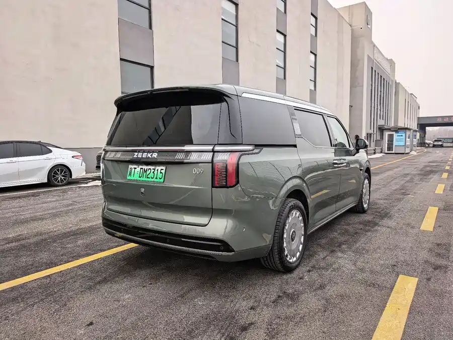 900x675_0_q87_c42_autohomecar__ChxpWGl6-O-AUXXEAAl2eii0NkI925.jpg.webp Used Zeekr 009 2024 seven-seater aisle version 108kWh