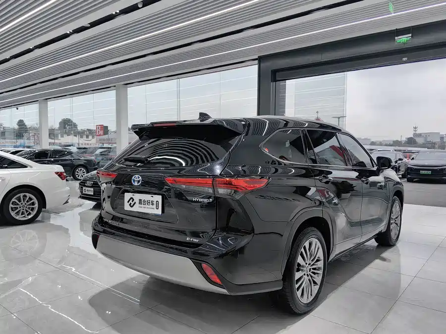 900x675_0_q87_c42_autohomecar__ChxpWGl7LoiAQcg5AAc8h-UkU7s302.jpg.webp Used Toyota Highlander 2023 2.5L smart electric hybrid dual-engine four-wheel drive luxury version 7 seats