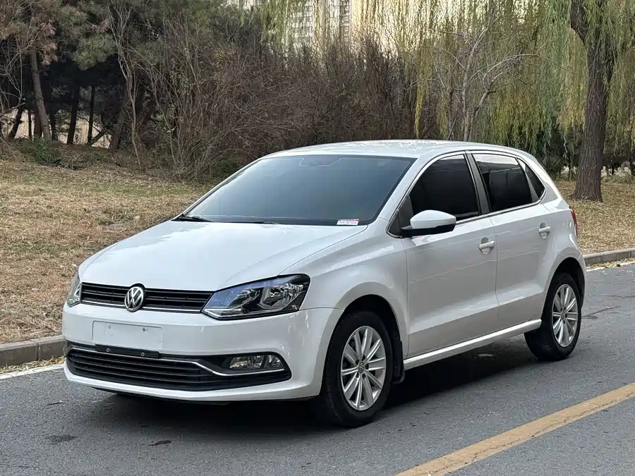 900x675_0_q87_c42_autohomecar__ChxpWGl8zK2AOxnQAAj4IEtCk0c563.jpg.webp Used Volkswagen Polo 2014 1.6L automatic comfort version