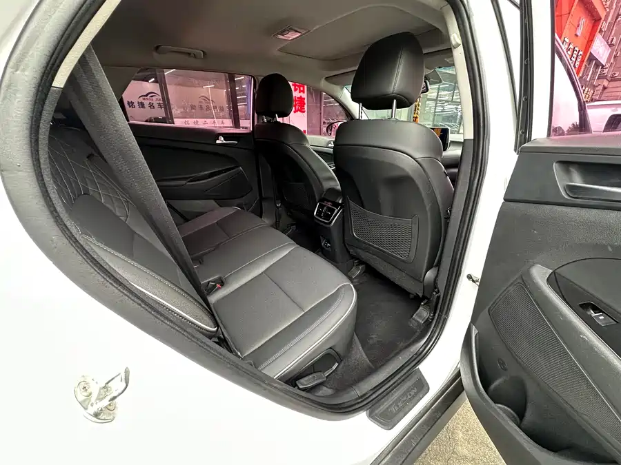 900x675_0_q87_c42_autohomecar__ChxpWGlI3X2AeU0JAAkkKk_fmy4793.jpg.webp Used Hyundai Tucson 2020 280TGDi dual-clutch two-wheel drive intelligent version National V