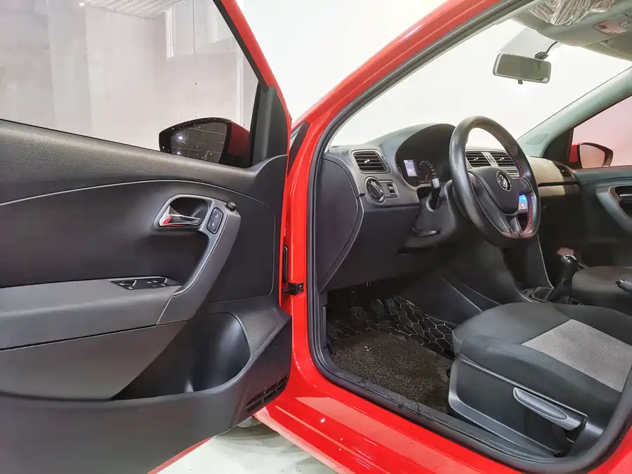 Used Volkswagen Polo 2018 1.5L manual safe driving model