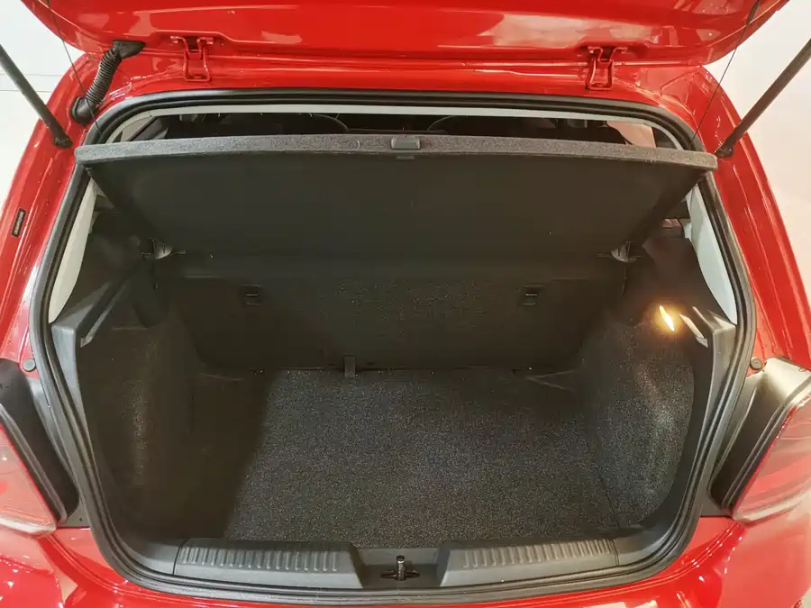 Used Volkswagen Polo 2018 1.5L manual safe driving model