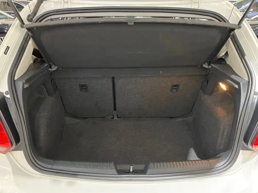 Used Volkswagen Polo 2016 1.6L automatic comfort model