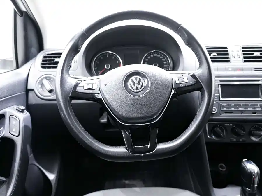 Used Volkswagen Polo 2016 1.6L automatic comfort model