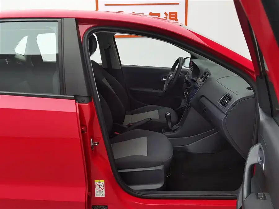 Used Volkswagen Polo 2016 1.4L manual fashion model