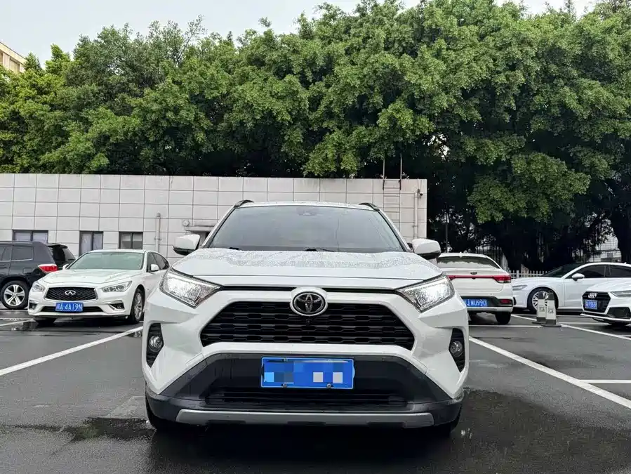 Used Toyota RAV4 Rongfang 2020 2.0L CVT two-wheel drive fashion version