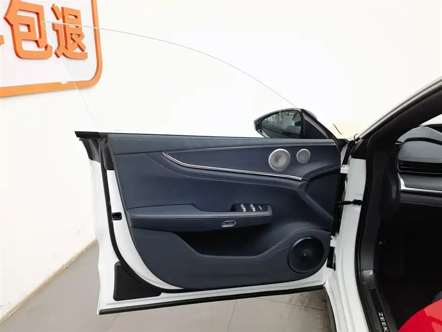 900x675_0_q87_c42_autohomecar__ChxpWGlzG6aAORYSAAEtrX6a798939.jpg.webp Used Zeekr 001 2026 103-degree four-wheel drive Ultra version
