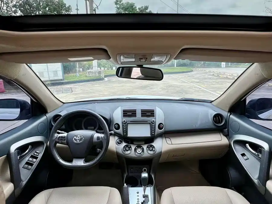 Used Toyota RAV4 Rongfang 2013 Special Edition 2.4L automatic four-wheel drive