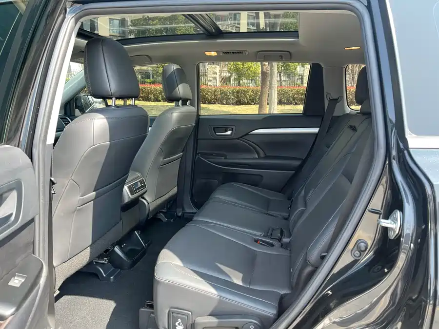 Used Toyota Highlander 2021 2.0T two-wheel drive luxury version 7 seats