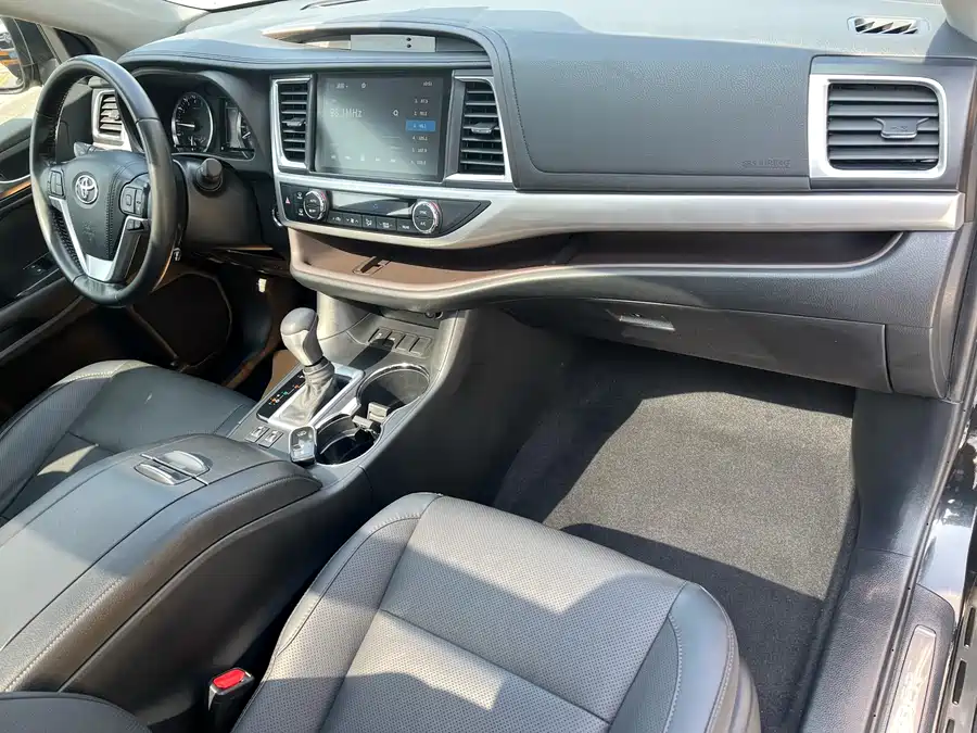 Used Toyota Highlander 2021 2.0T two-wheel drive luxury version 7 seats