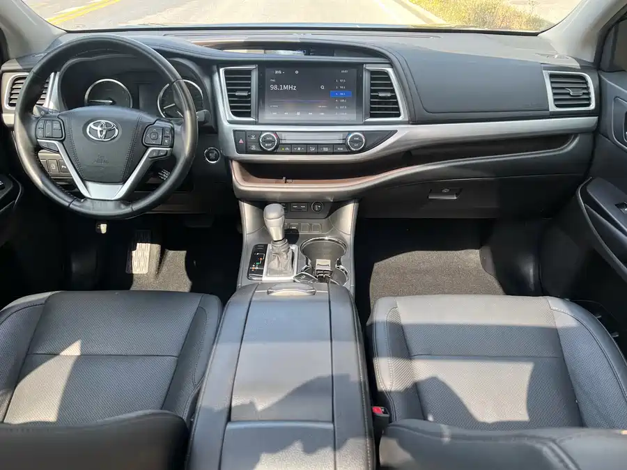 Used Toyota Highlander 2021 2.0T two-wheel drive luxury version 7 seats